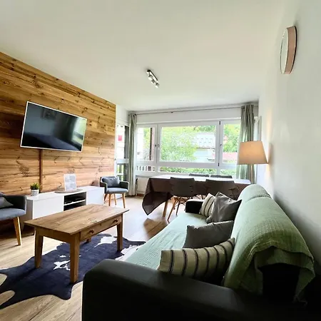 Apartment With Mountain Views